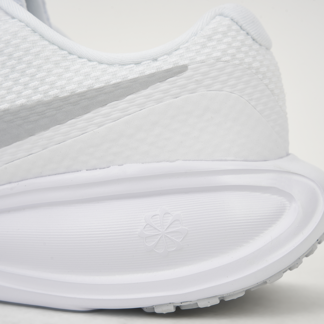 (W) Nike Revolution 8 White Pure Platinum