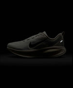 보메로 18 M - 서밋 화이트:코코넛 밀크:블랙 / HM6803-101