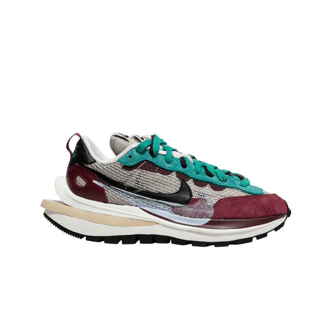 Nike x Sacai VaporWaffle String & Black Villain Red DD3035-200