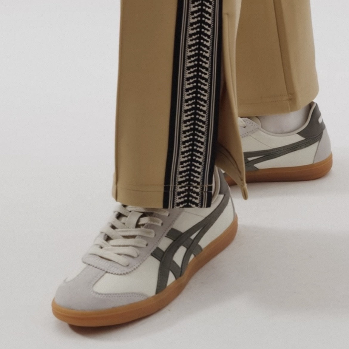 오니츠카 타이거 토쿠텐 크림 트러플 그레이 / 1183C086-102 / 6